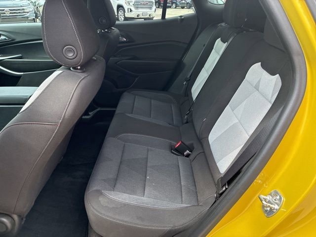 Used 2025 Chevrolet Trax RS w/ Sunroof Package image 15