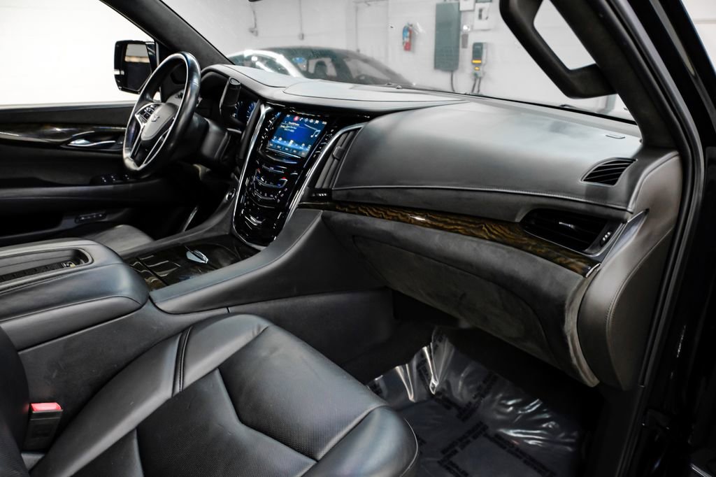 Used 2016 Cadillac Escalade Platinum RWD image 19