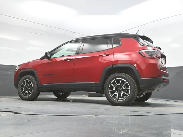 Used 2025 Jeep Compass Trailhawk AWD/4WD image 40