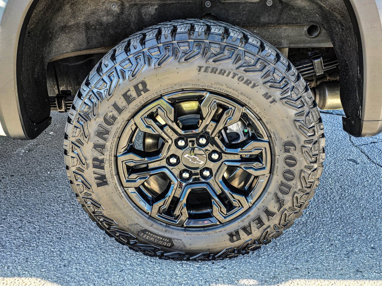 Used 2023 Chevrolet Silverado 1500 ZR2 w/ Technology Package image 11