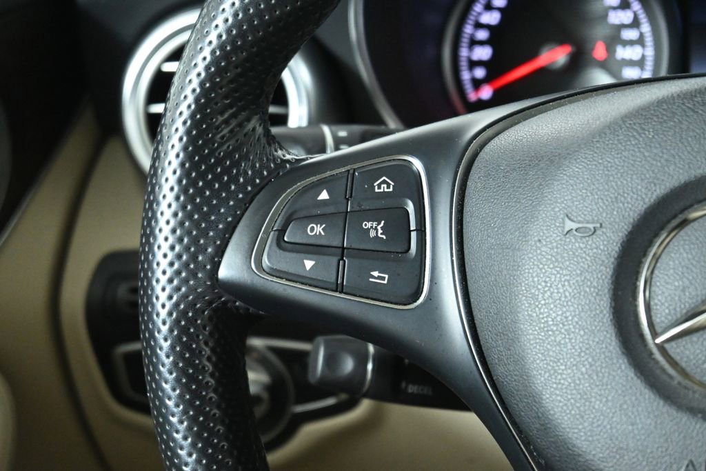 Used 2019 Mercedes-Benz GLC 300 4MATIC image 18