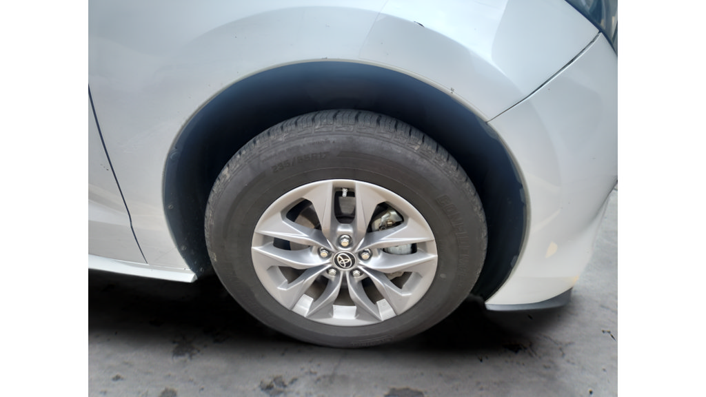 Used 2023 Toyota Sienna XLE w/ XLE Plus Package AWD/4WD image 12