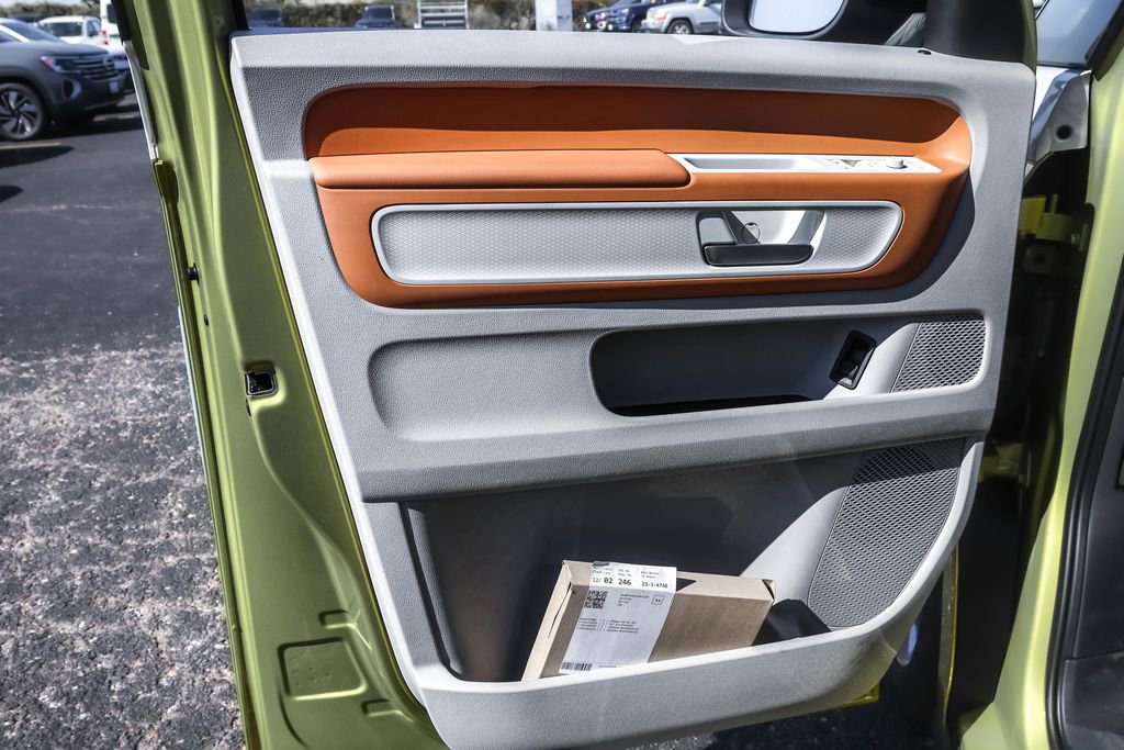 New 2025 Volkswagen ID. Buzz Pro S Plus image 28
