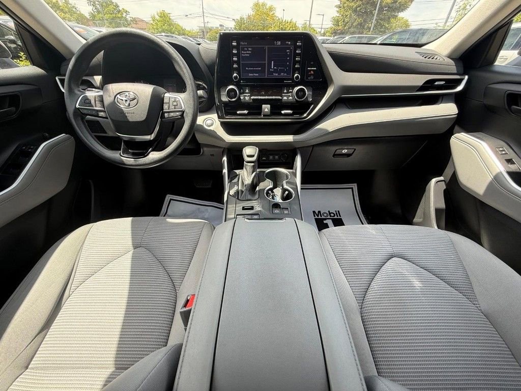 Used 2020 Toyota Highlander L AWD/4WD image 13