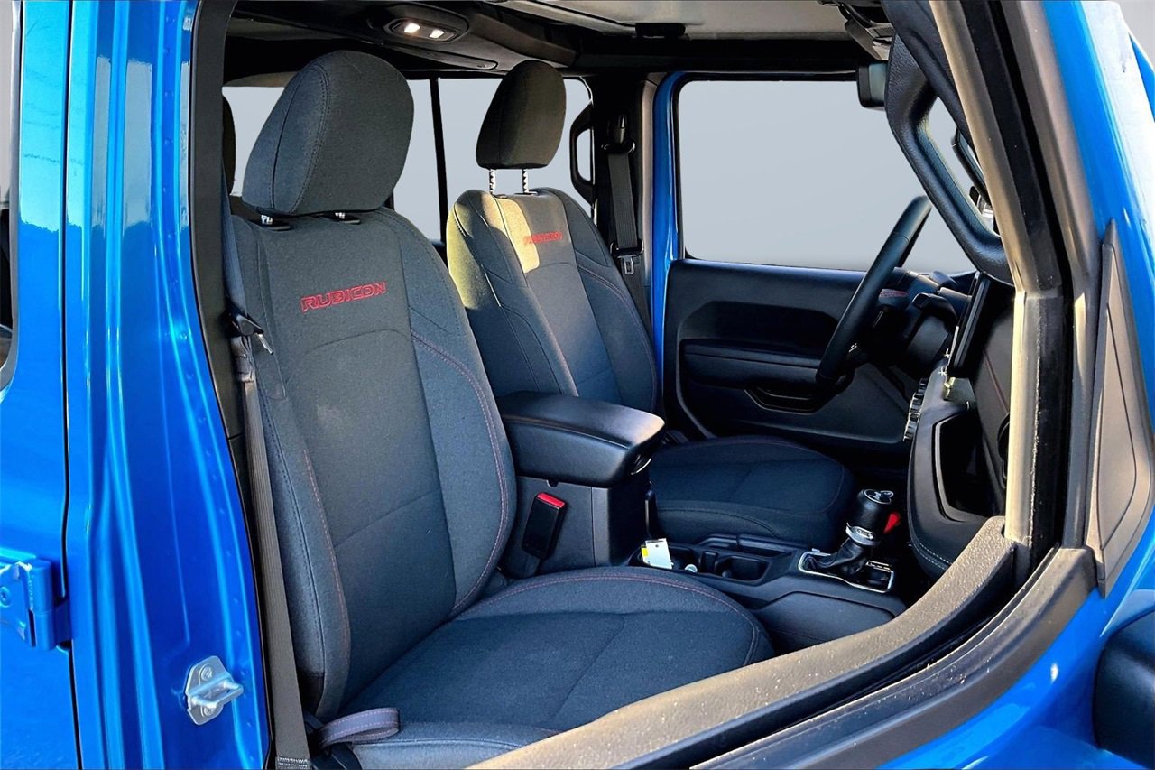 Certified 2024 Jeep Wrangler Unlimited Rubicon w/ Technology Group image 23