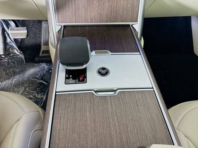 New 2026 Land Rover Range Rover Long Wheelbase SE AWD/4WD image 18