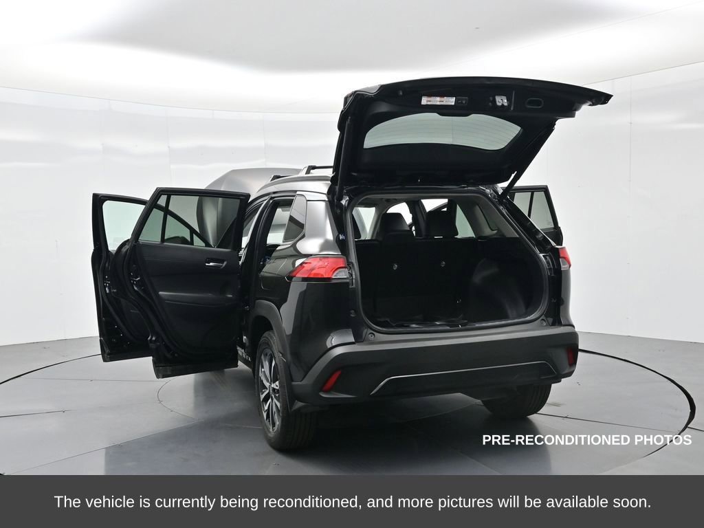 Used 2023 Toyota Corolla Cross XLE image 39