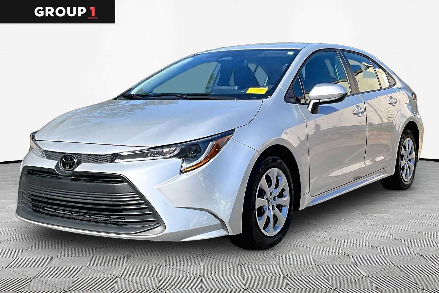 Used 2025 Toyota Corolla LE FWD image 1