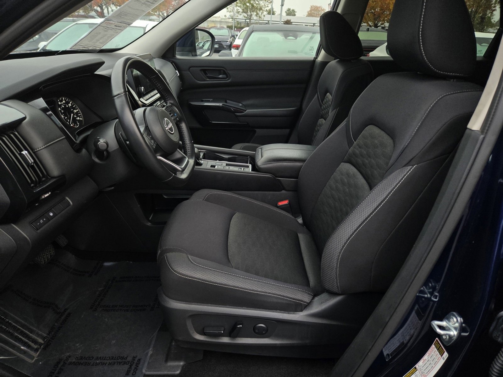 Used 2024 Nissan Pathfinder SV image 16