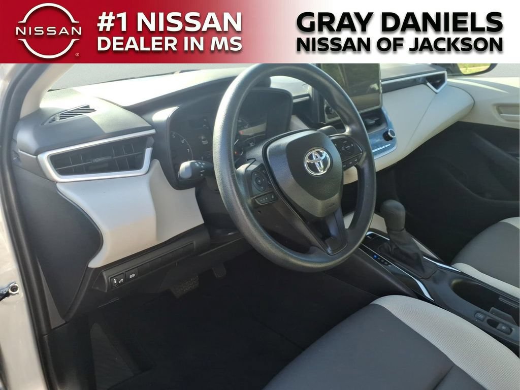 Used 2025 Toyota Corolla LE FWD image 9