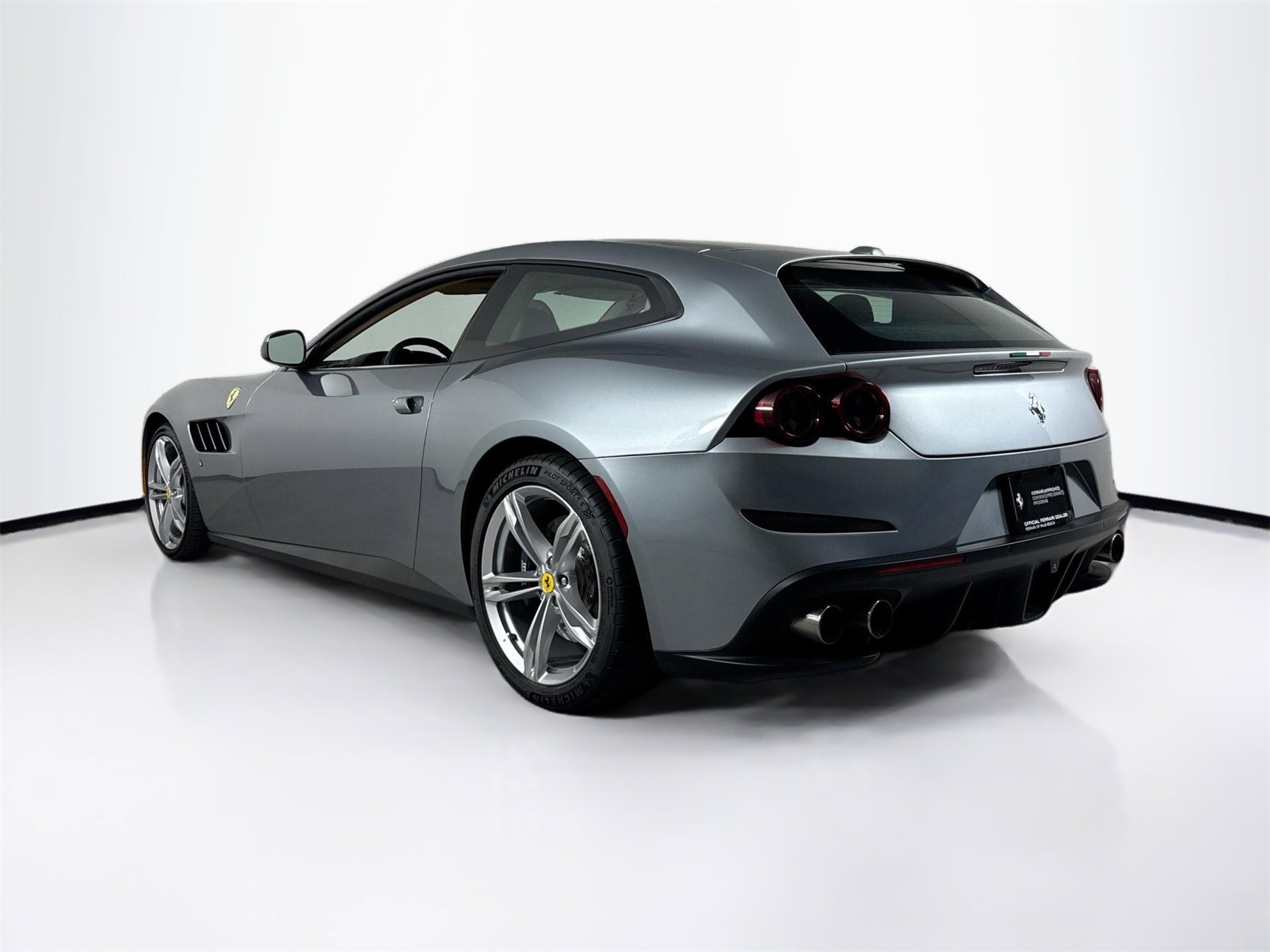 Certified 2018 Ferrari GTC4Lusso image 5