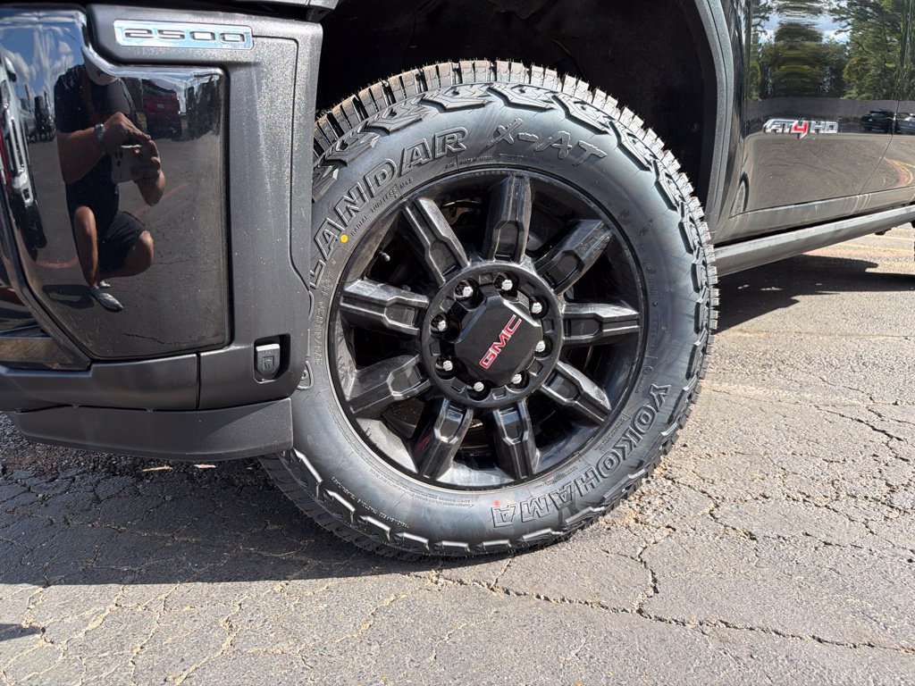 Used 2024 GMC Sierra 2500 AT4 w/ Technology Package AWD/4WD image 2