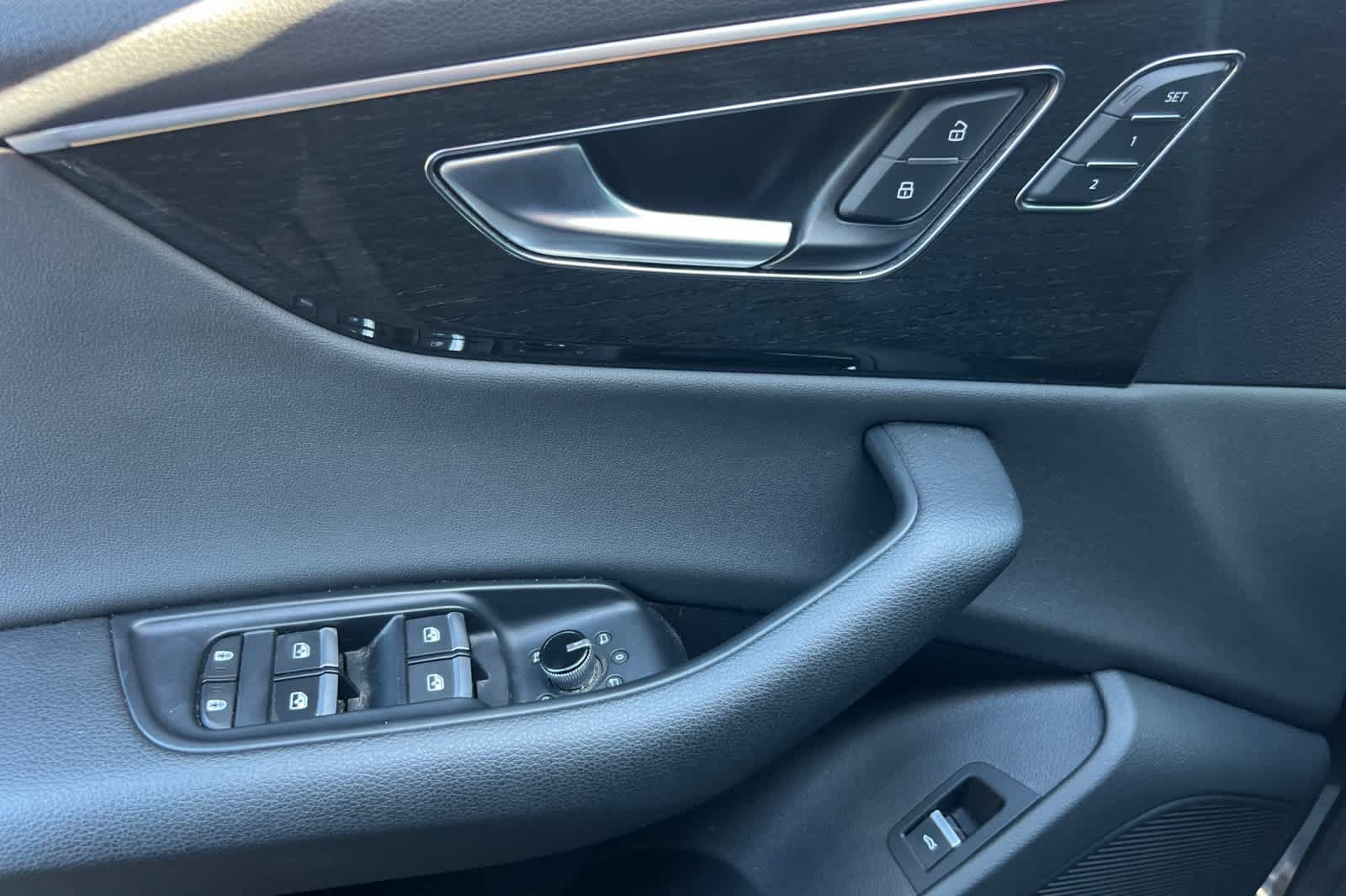 Used 2019 Audi Q8 Premium Plus w/ Premium Plus AWD/4WD image 11