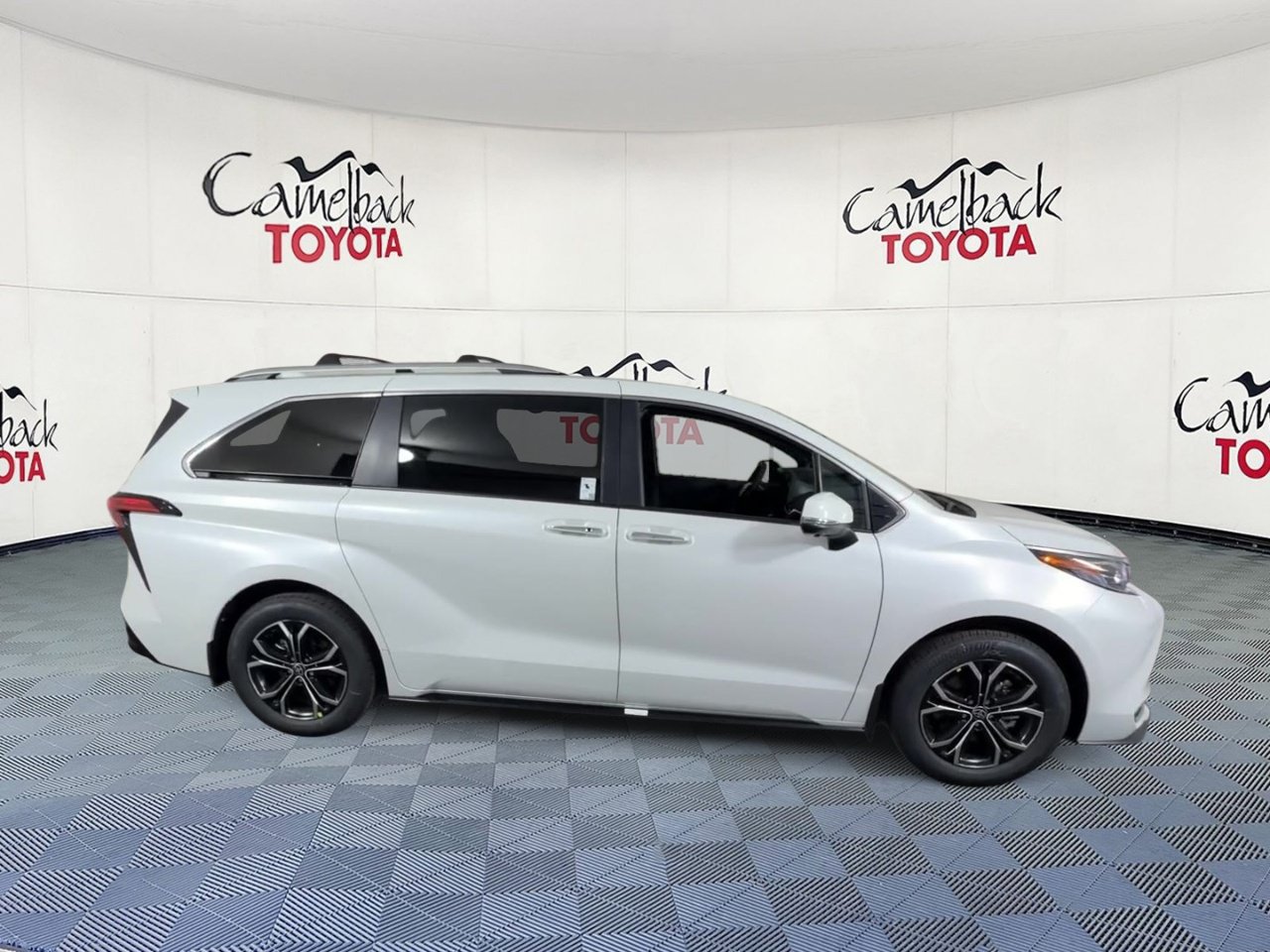 New 2026 Toyota Sienna Platinum AWD/4WD image 4