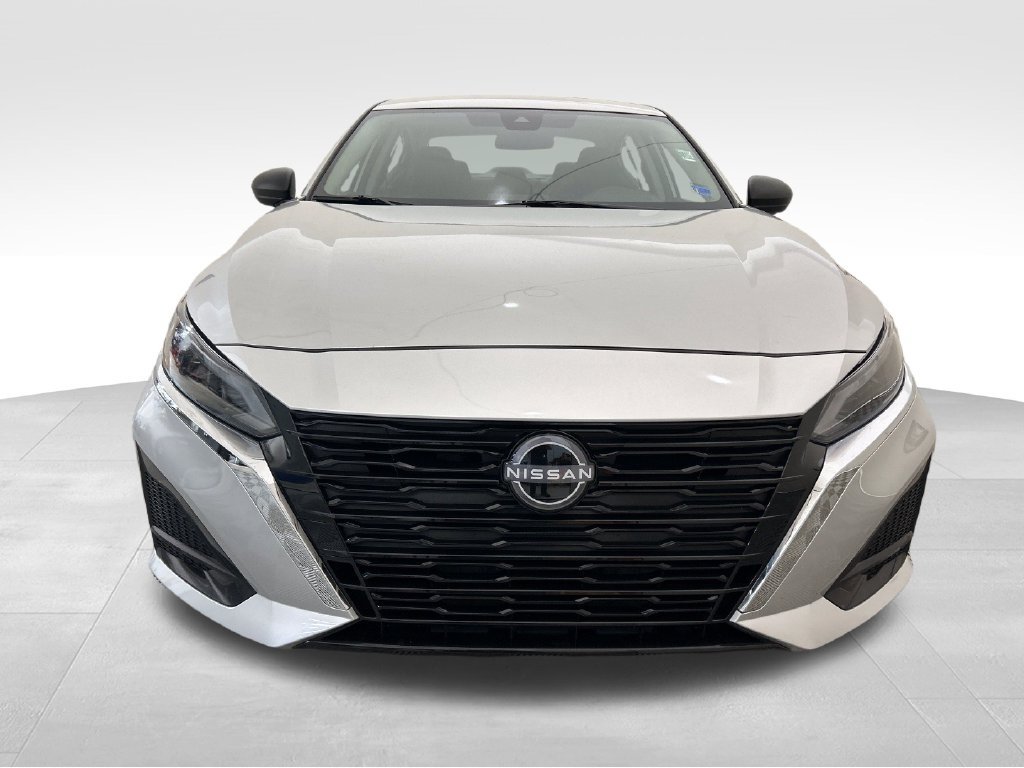 Used 2024 Nissan Altima 2.5 SV FWD image 9