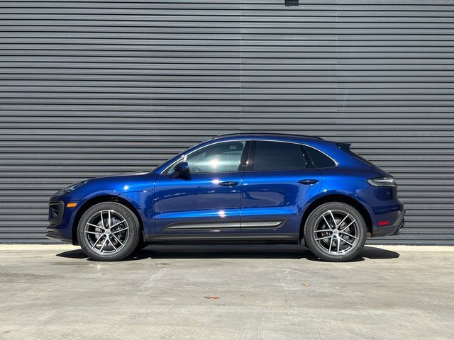 Certified 2025 Porsche Macan image 2