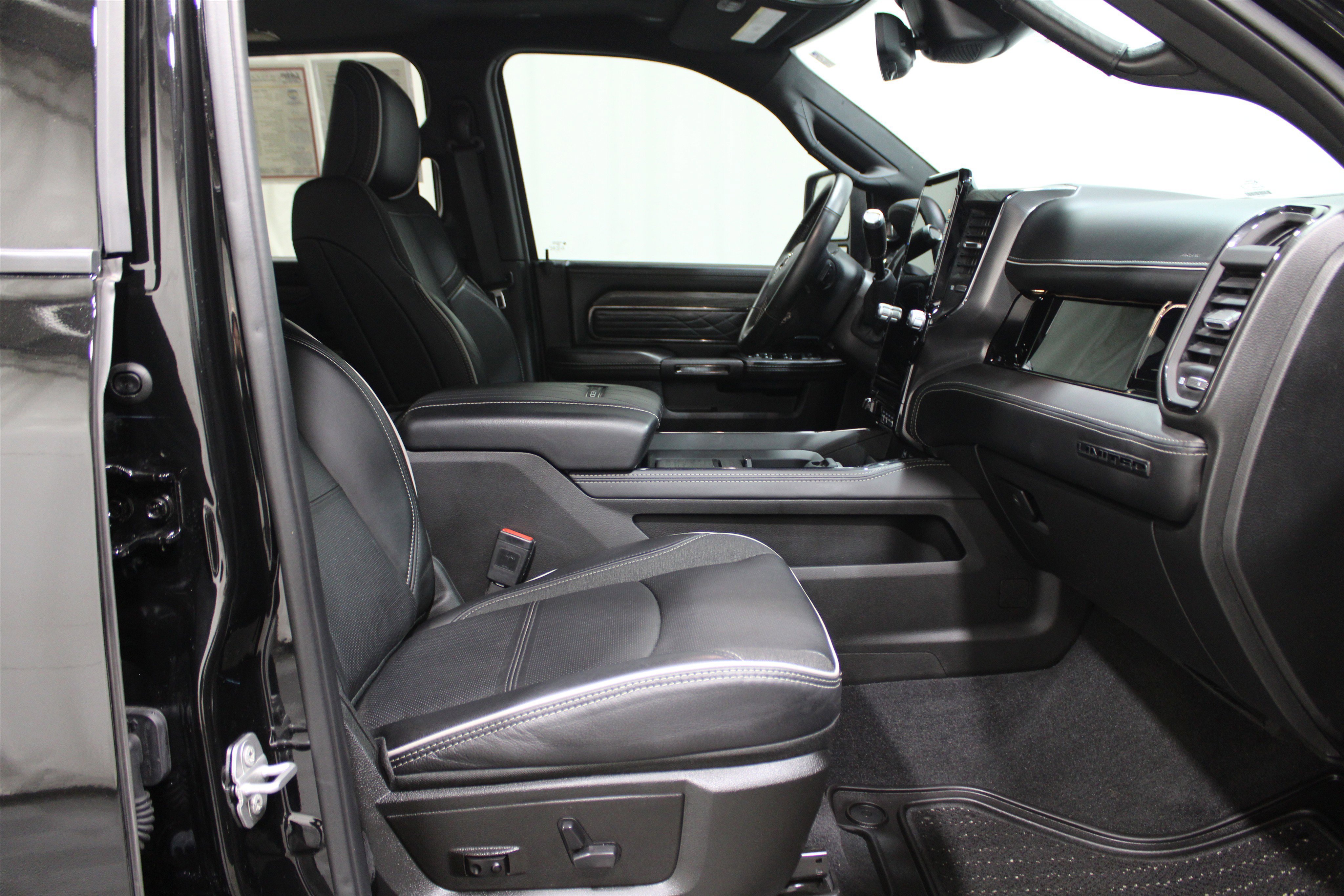 Used 2025 RAM 2500 Limited image 30