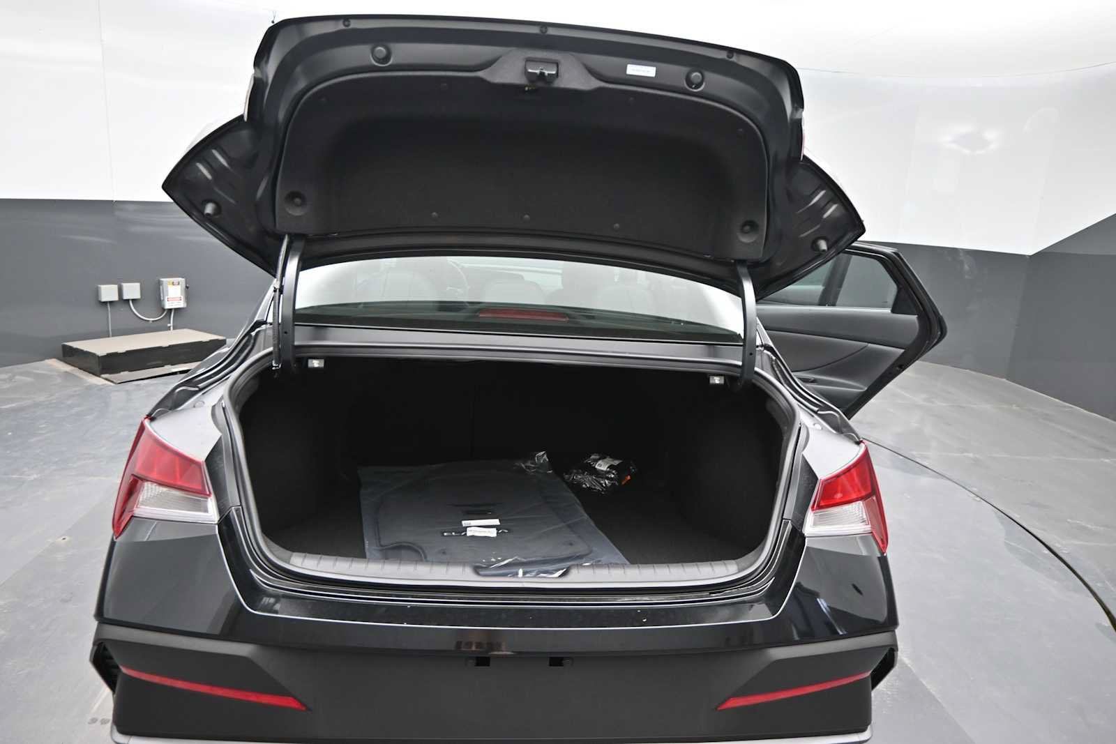 New 2026 Hyundai Elantra SEL Sport FWD image 13