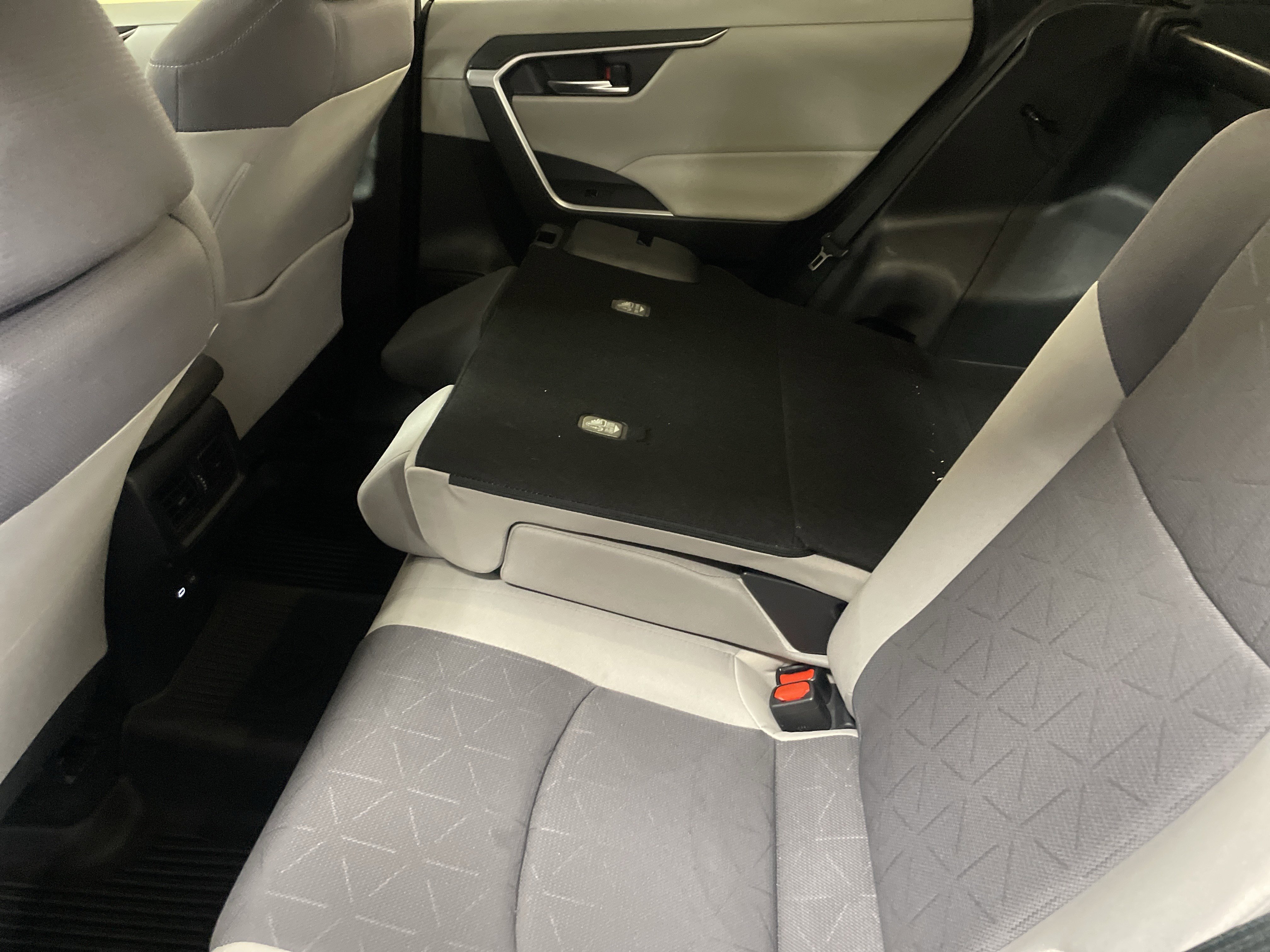 Used 2025 Toyota RAV4 XLE image 32