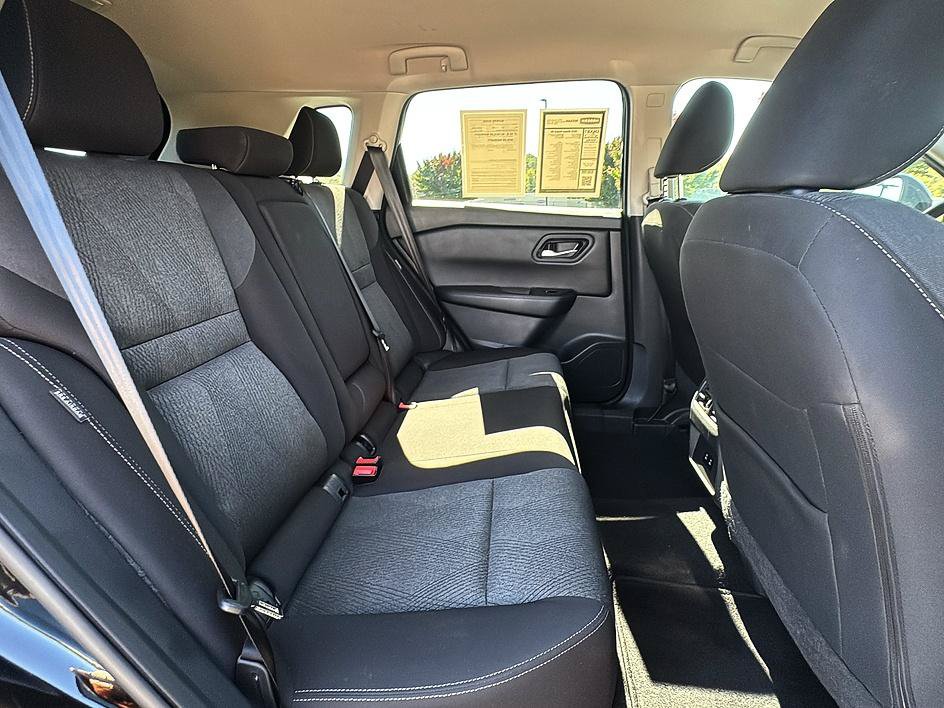 Certified 2025 Nissan Rogue SV FWD image 23