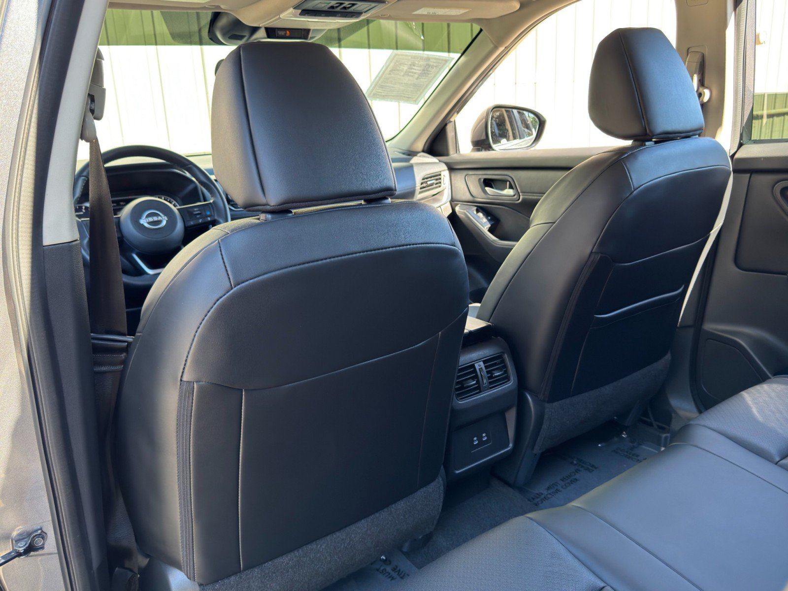 Used 2024 Nissan Rogue SV w/ SV Premium Package FWD image 31