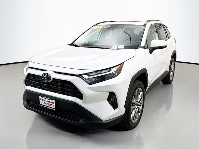 Used 2023 Toyota RAV4 XLE Premium image 3