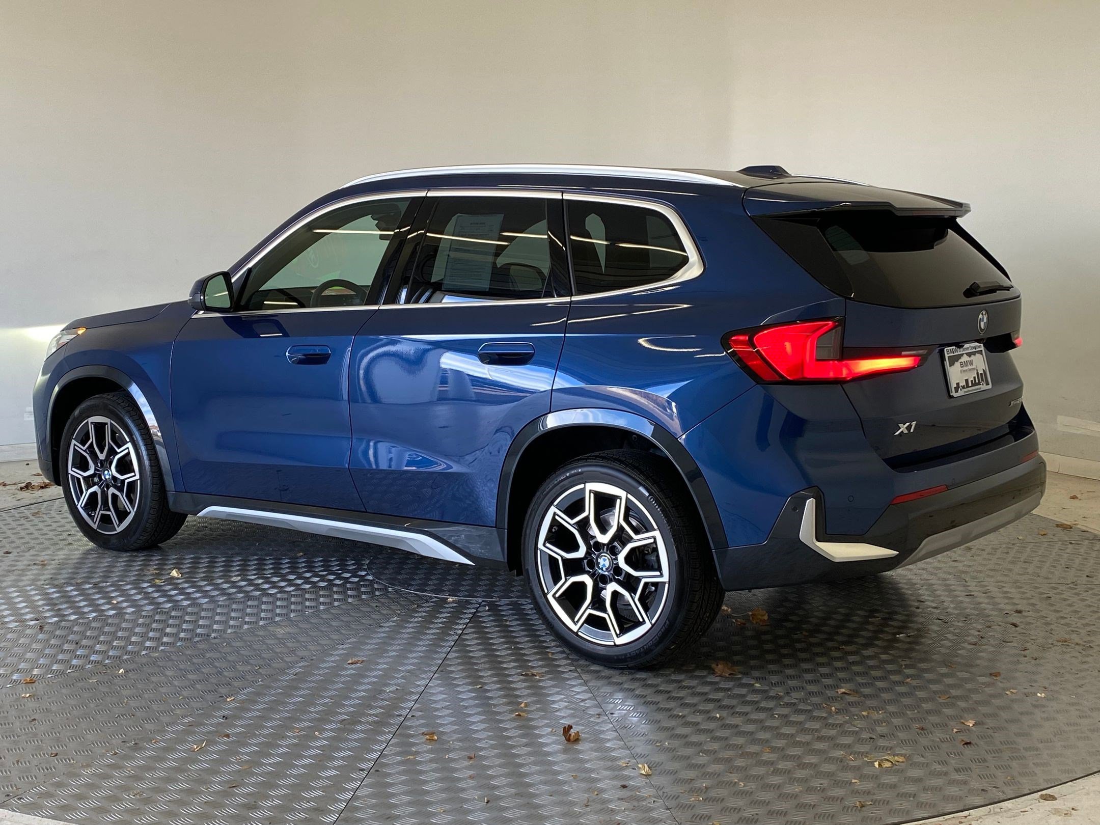 Used 2025 BMW X1 xDrive28i w/ Premium Package image 3