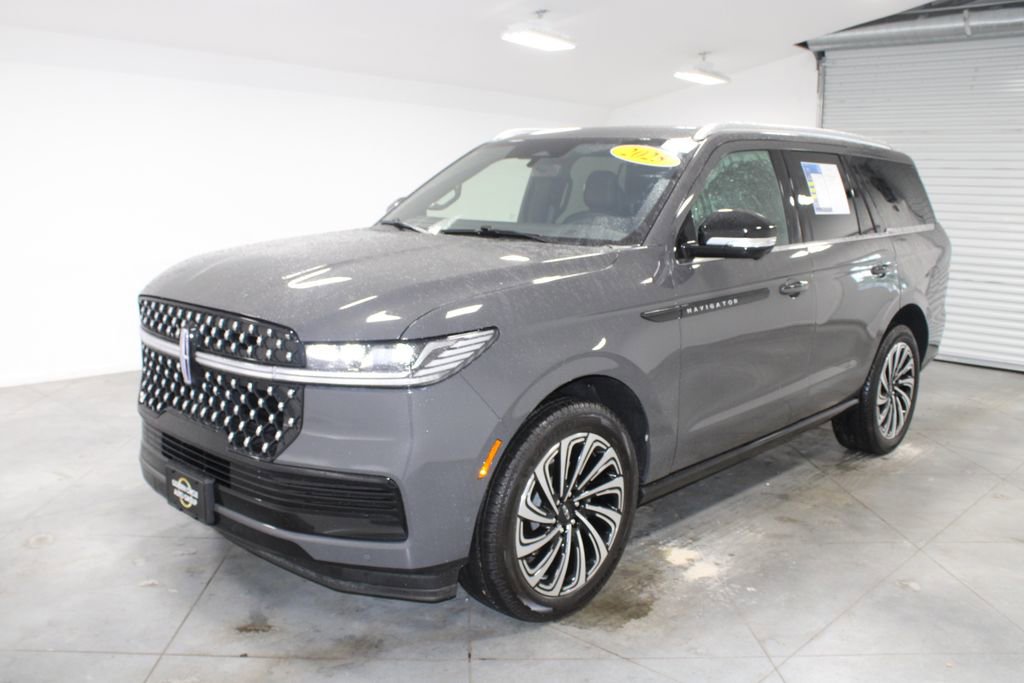 Used 2025 Lincoln Navigator Black Label AWD/4WD image 4