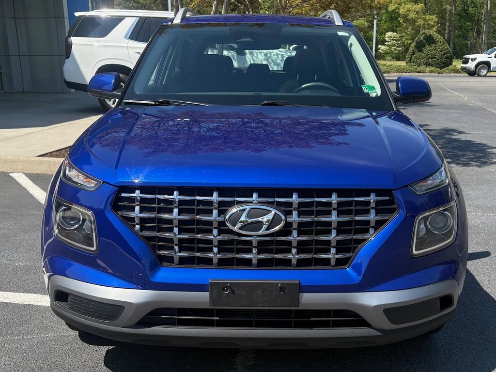 Used 2023 Hyundai Venue SEL w/ Cargo Package FWD image 3