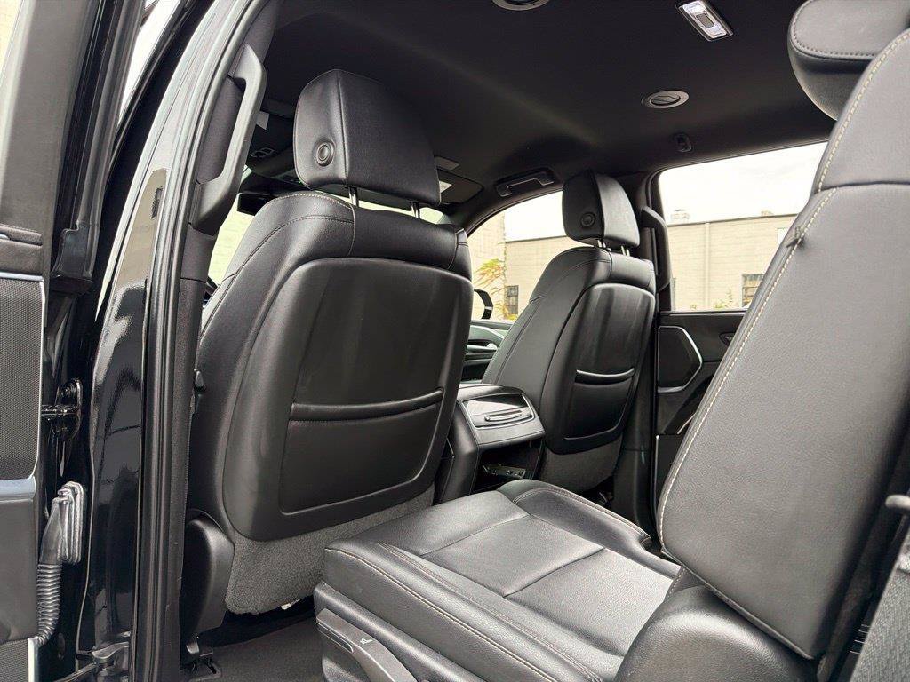 Used 2023 Cadillac Escalade Luxury AWD/4WD image 35