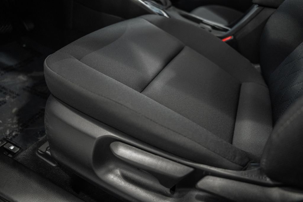 Used 2025 Toyota Corolla LE image 30