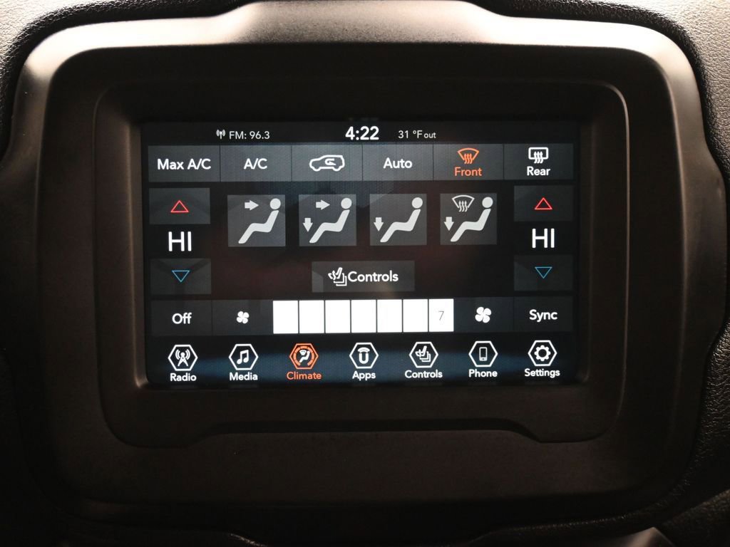 Certified 2020 Jeep Renegade Latitude w/ Cold Weather Group image 28