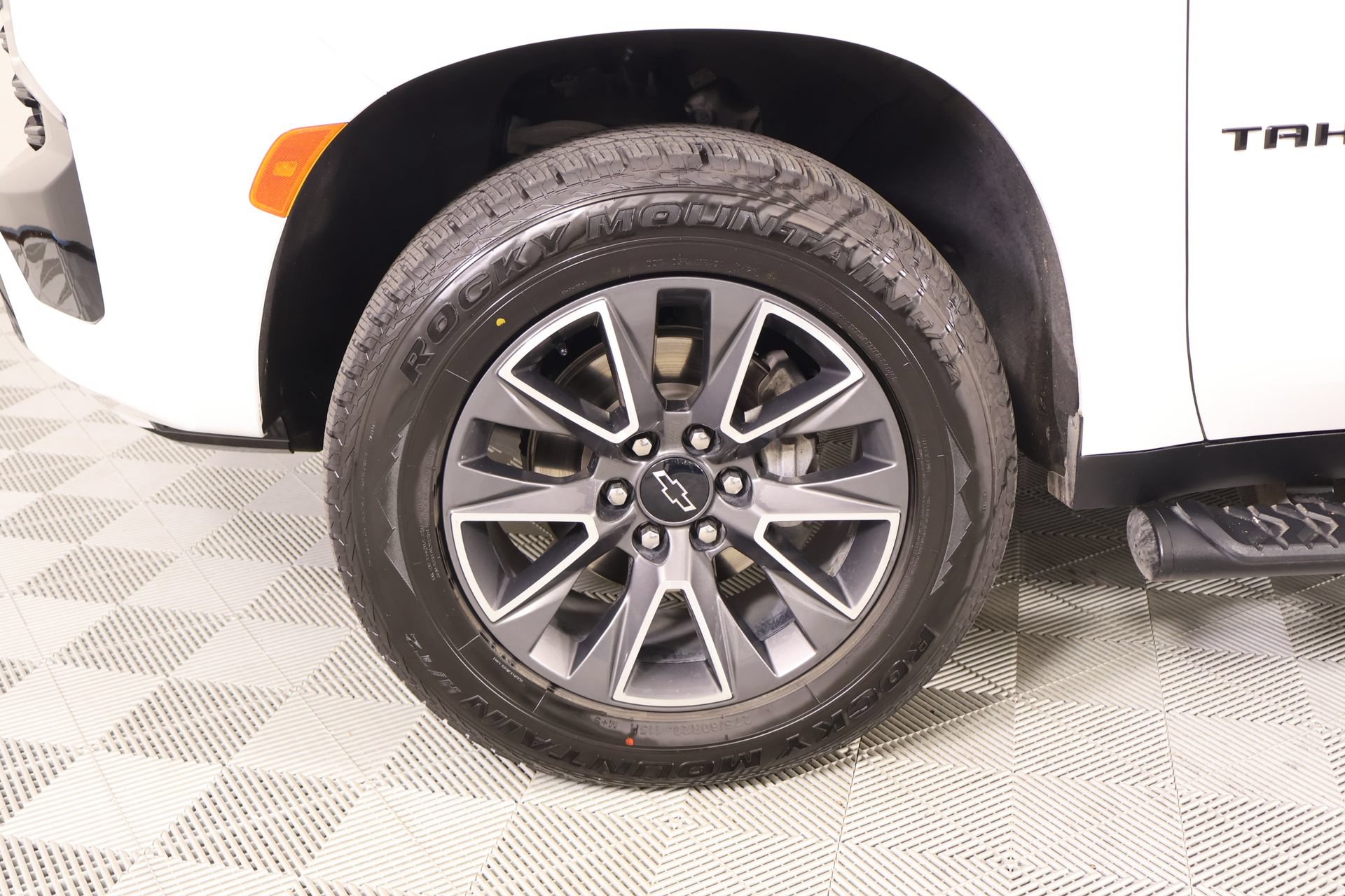 Used 2023 Chevrolet Tahoe Z71 w/ Luxury Package AWD/4WD image 19
