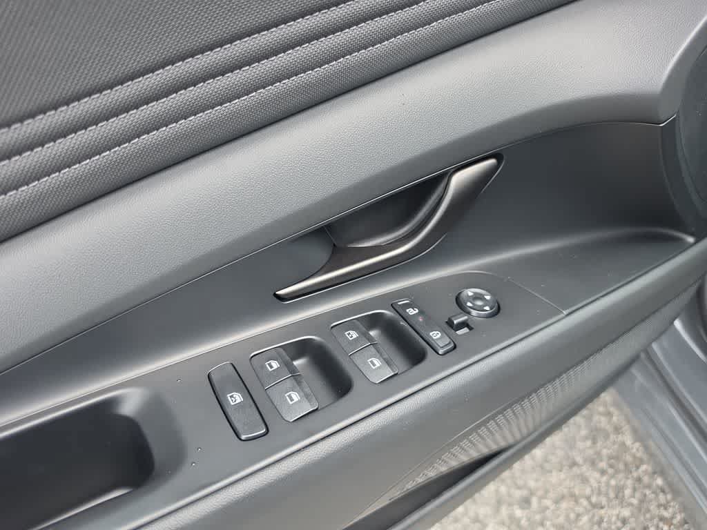 New 2026 Hyundai Elantra SEL Sport FWD image 17