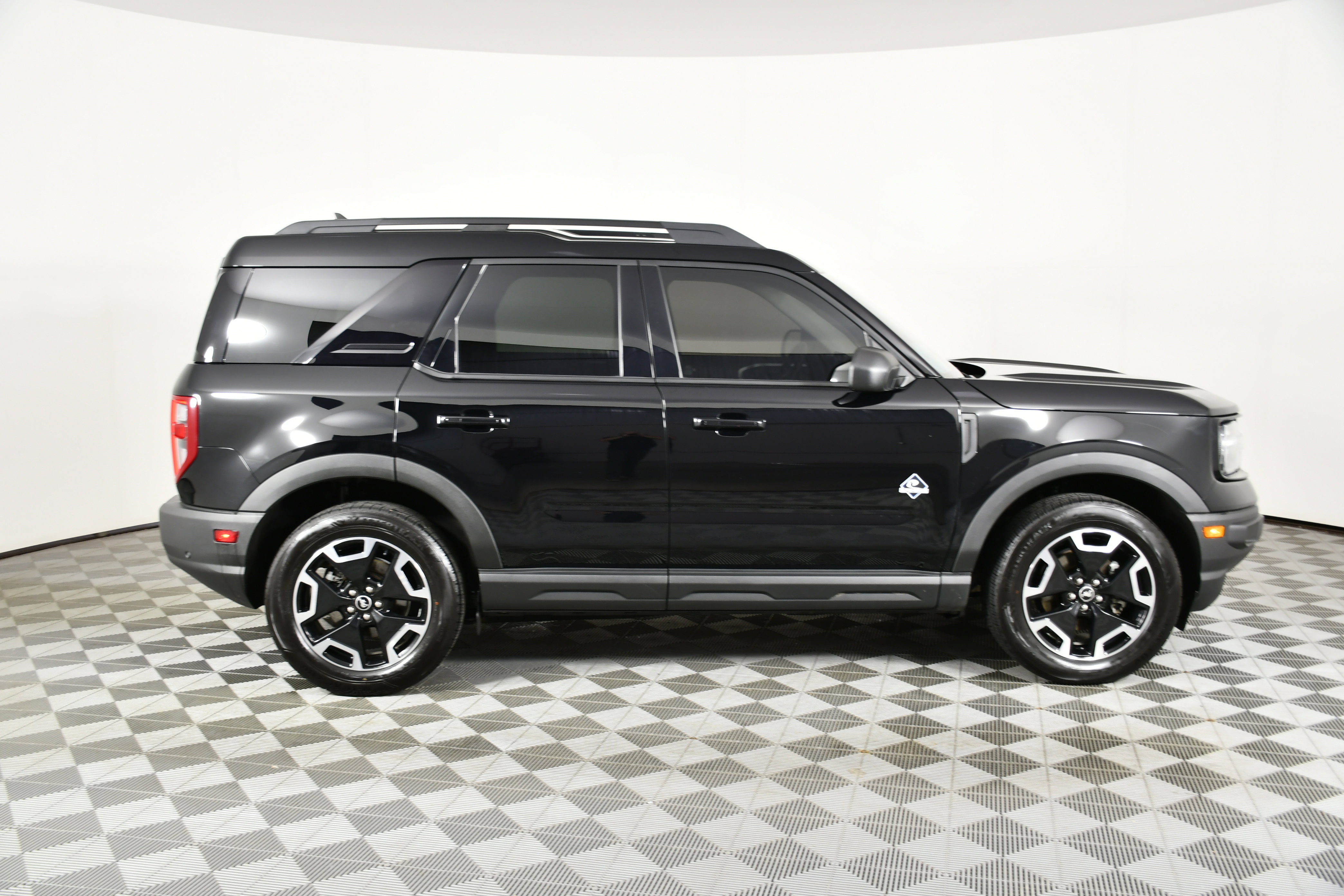 Used 2021 Ford Bronco Sport Outer Banks w/ Outer Banks Package (96D) image 5