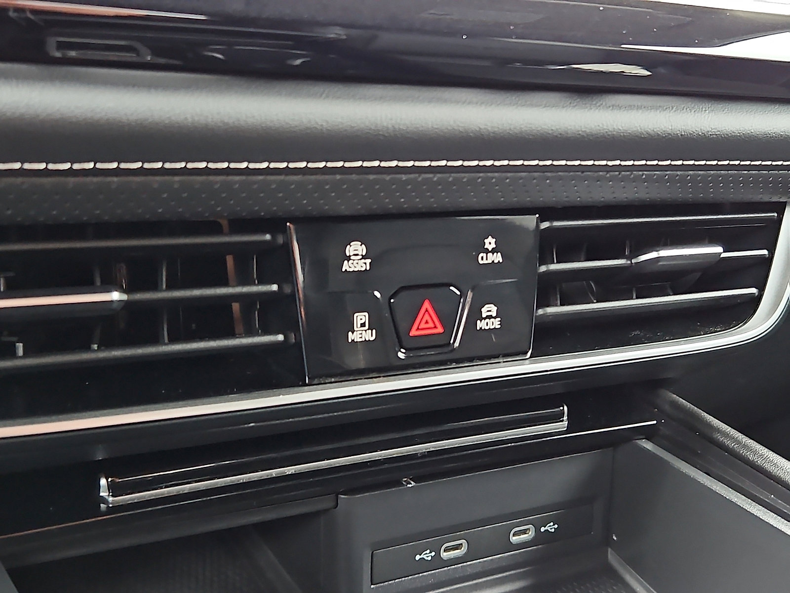 Used 2024 Volkswagen Atlas SE image 15