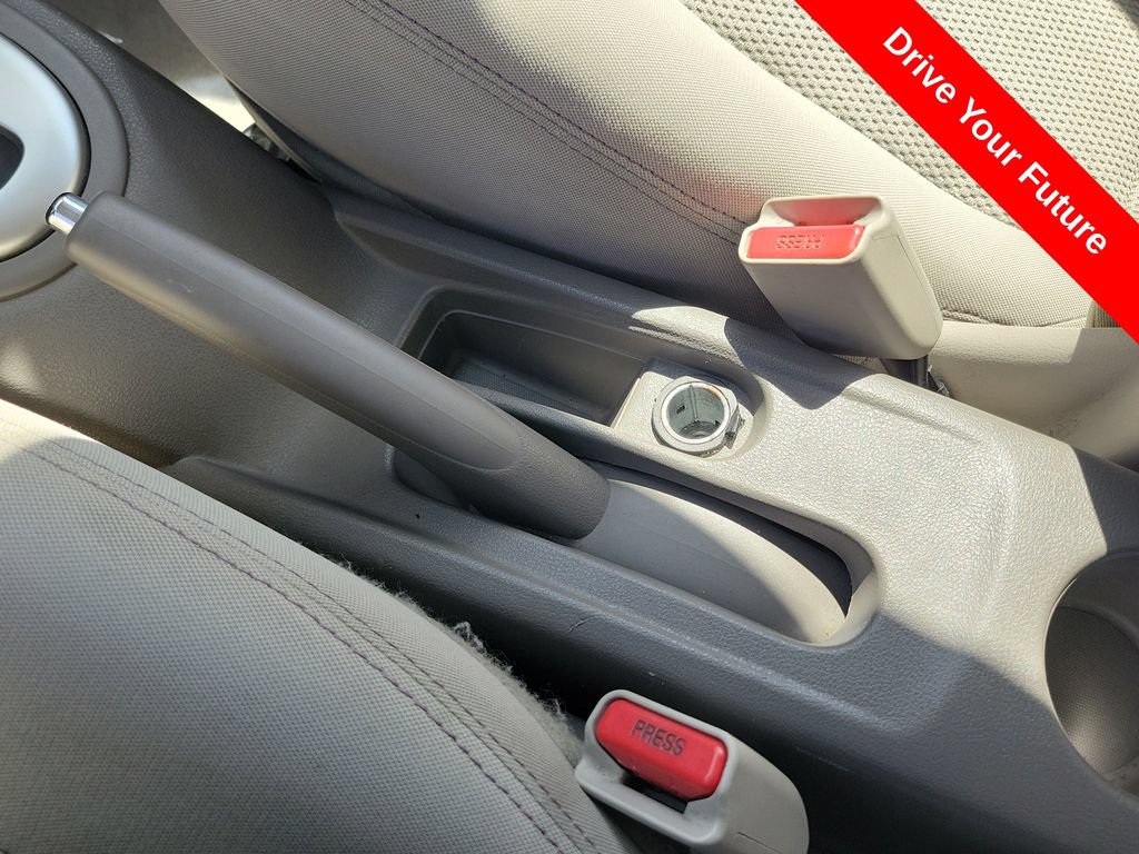 Used 2014 Nissan Versa SV FWD image 16