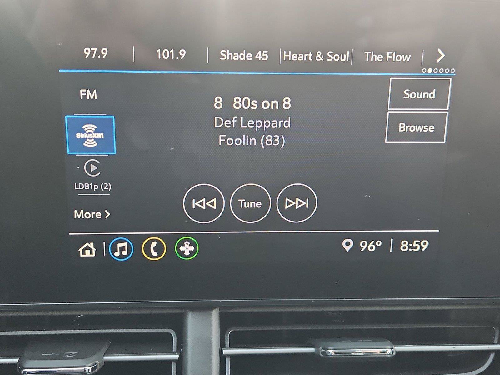 Used 2025 Chevrolet Trax RS w/ Sunroof Package FWD image 13