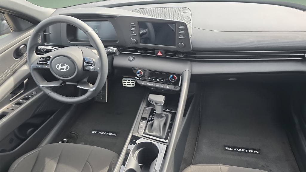New 2026 Hyundai Elantra SEL Sport Premium FWD image 11
