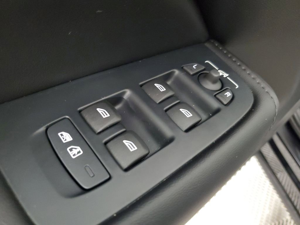 Used 2024 Volvo XC60 B5 Plus w/ Protection Package Premier AWD/4WD image 20