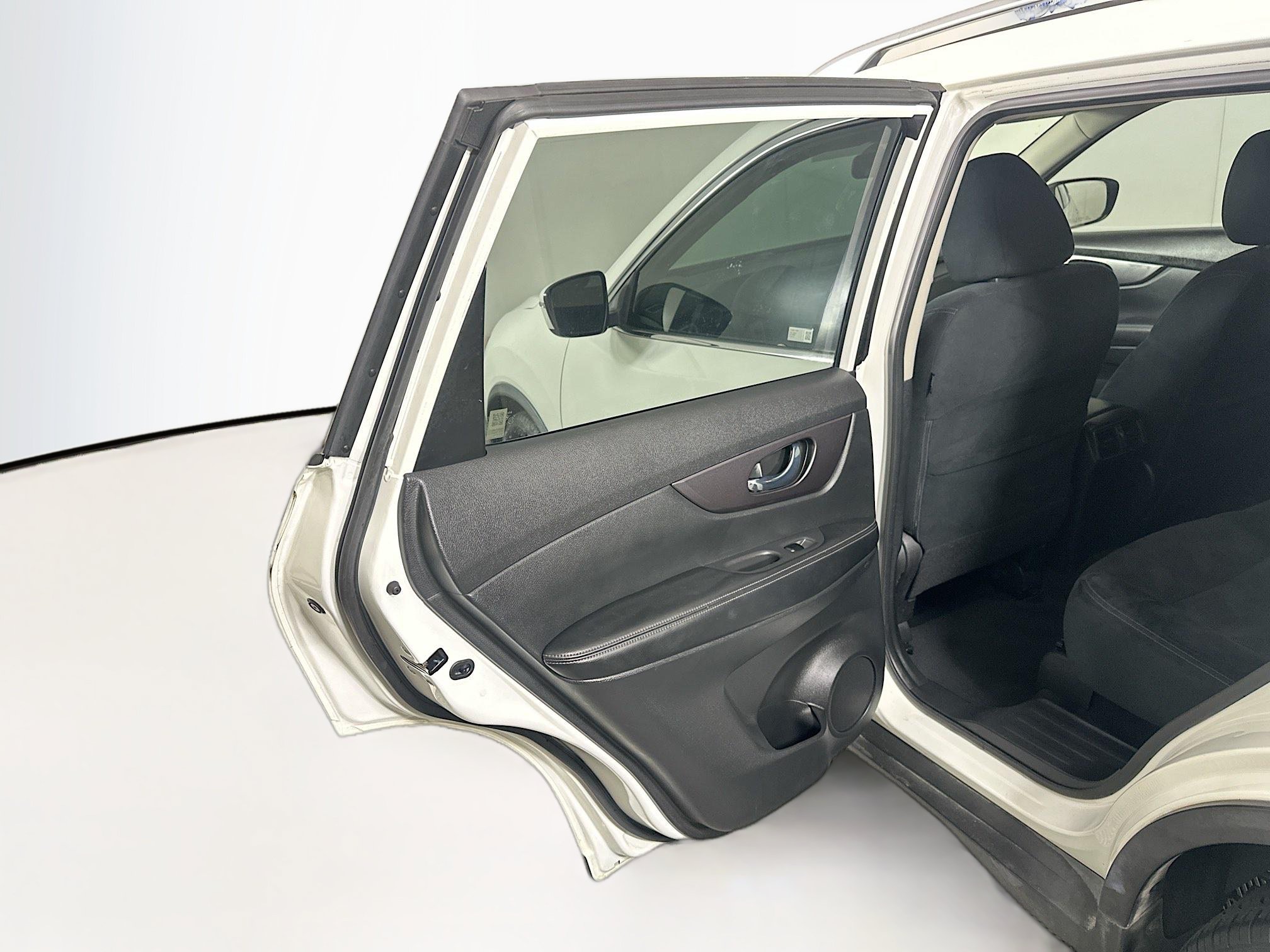 Used 2016 Nissan Rogue S w/ Appearance Package FWD image 24