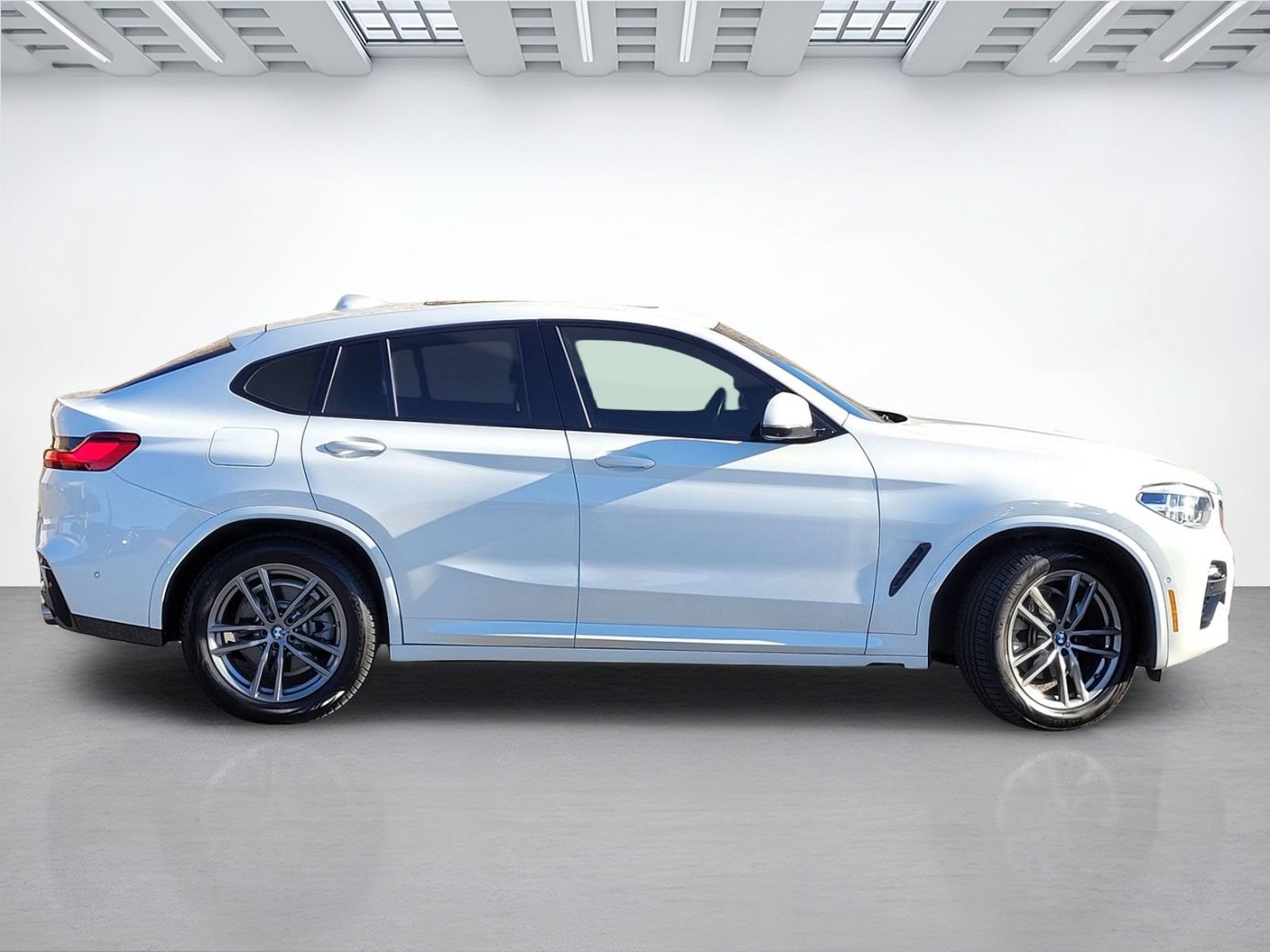 Used 2019 BMW X4 xDrive30i w/ Executive Package AWD/4WD image 3