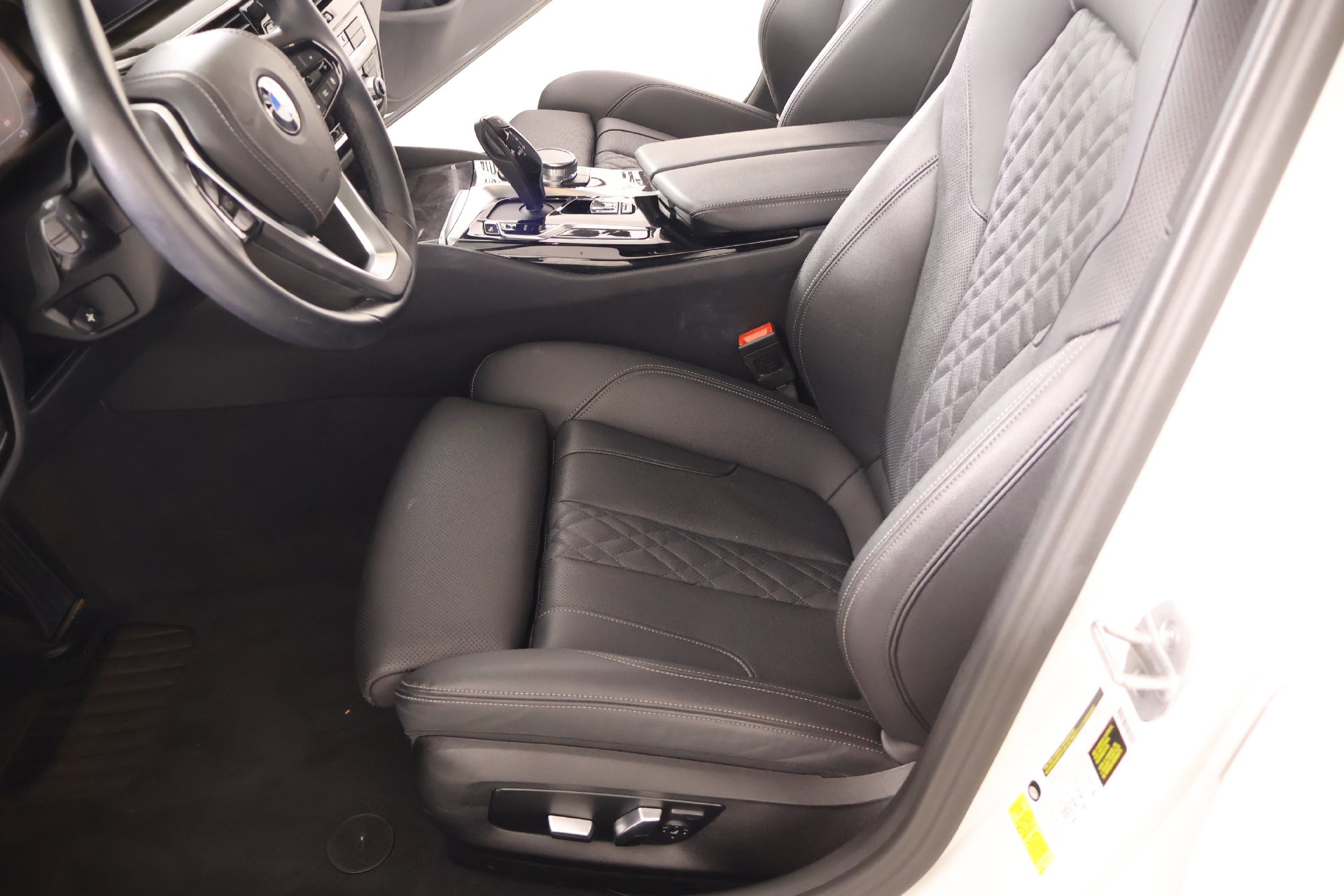 Used 2023 BMW 530i w/ Premium Package RWD image 12