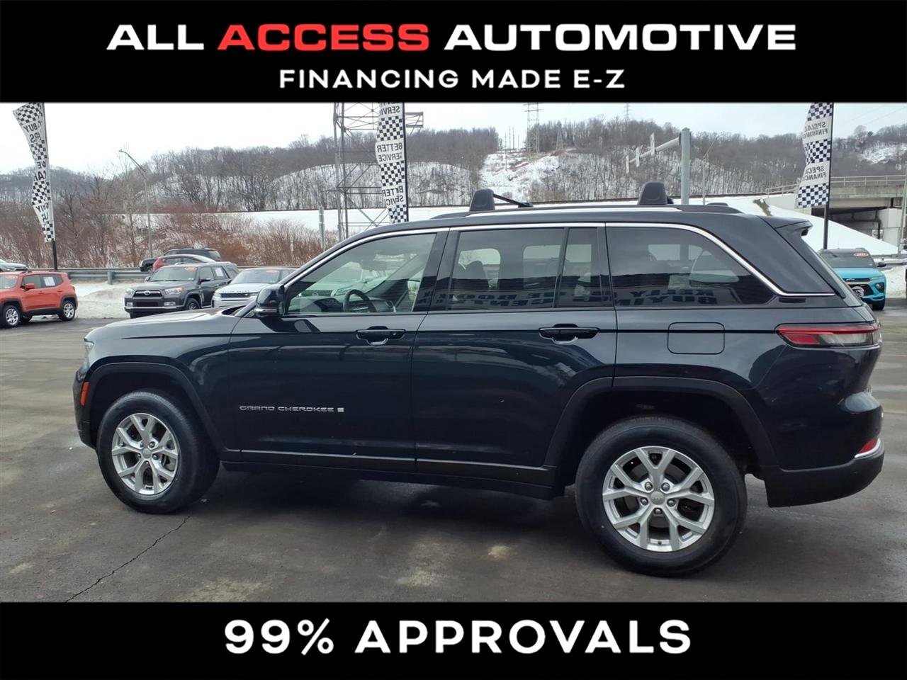 Used 2023 Jeep Grand Cherokee Limited w/ Luxury Tech Group II image 3