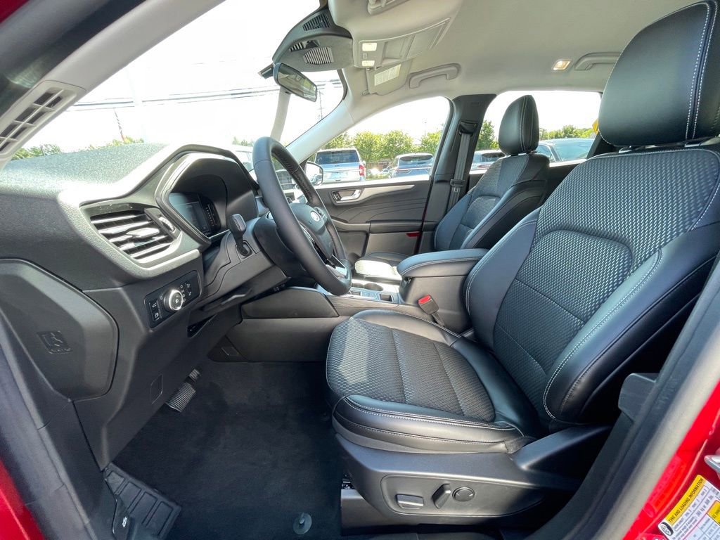 Used 2024 Ford Escape SE image 19