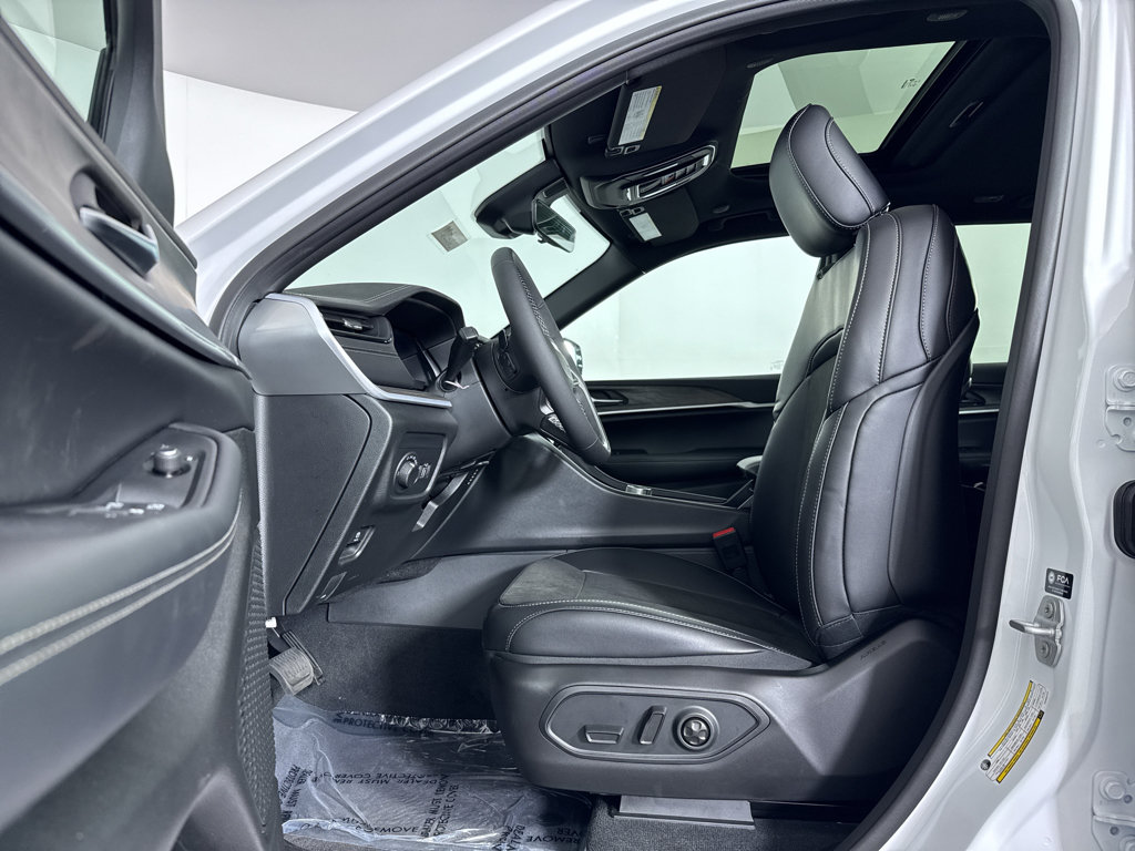 New 2026 Jeep Grand Cherokee Altitude AWD/4WD image 7