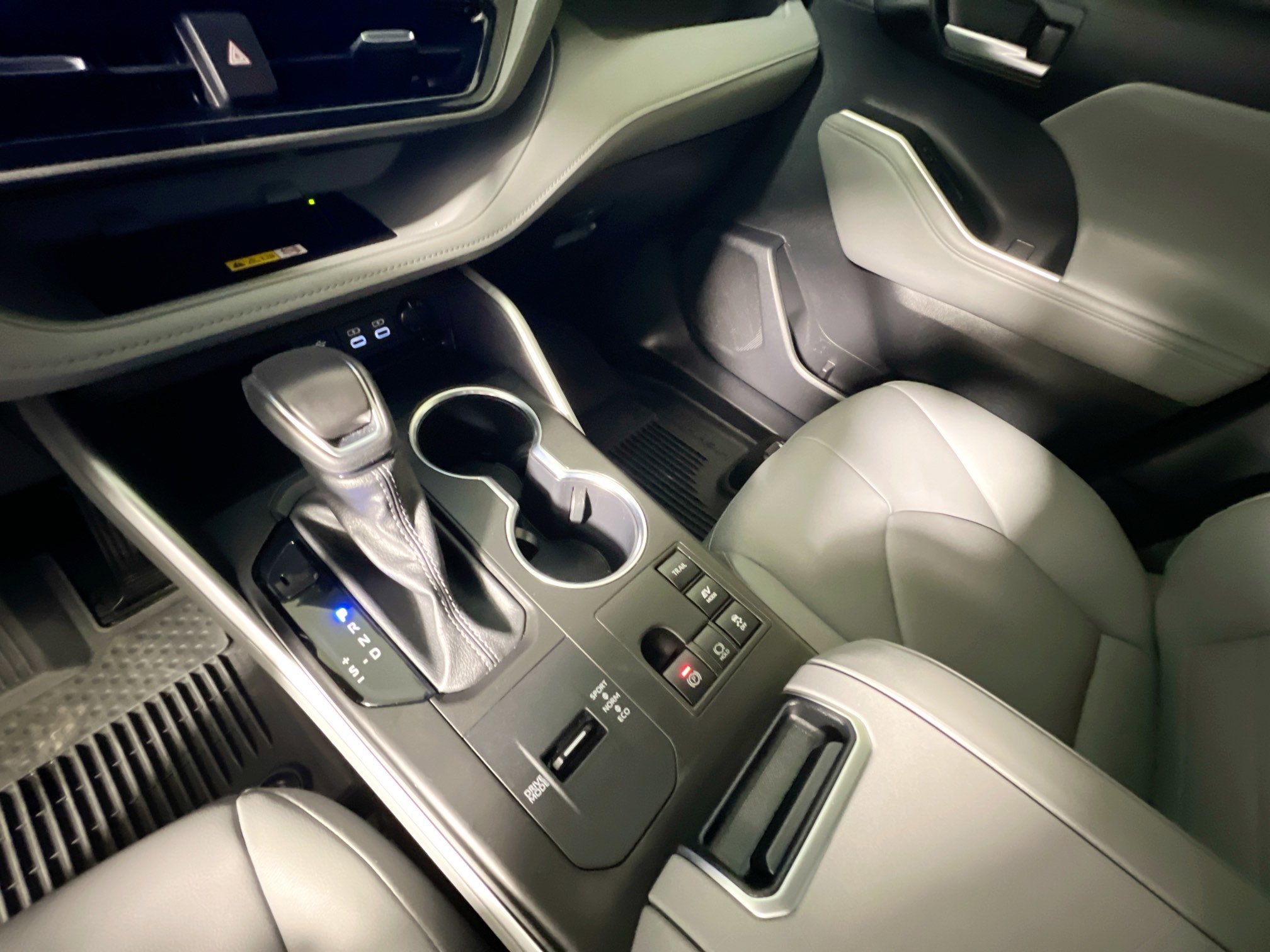 Used 2024 Toyota Highlander XLE image 26