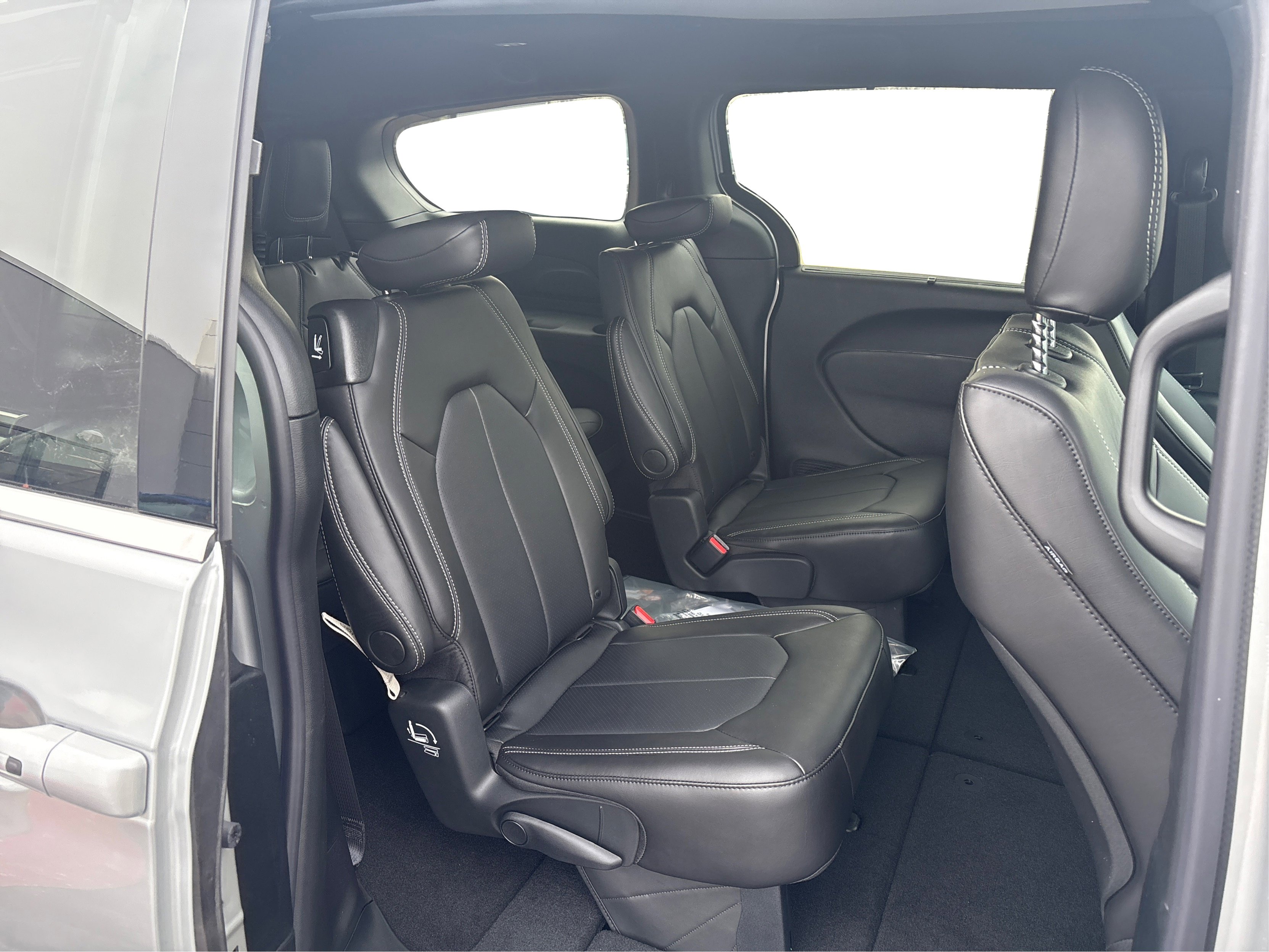 New 2026 Chrysler Pacifica Select image 20