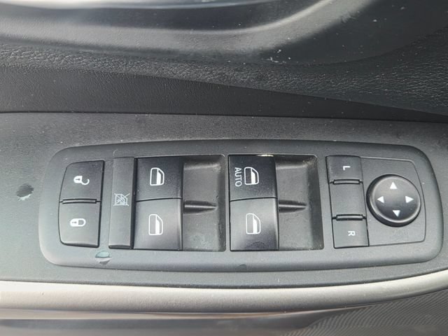 Used 2019 Jeep Cherokee Latitude w/ Cold Weather Group AWD/4WD image 23