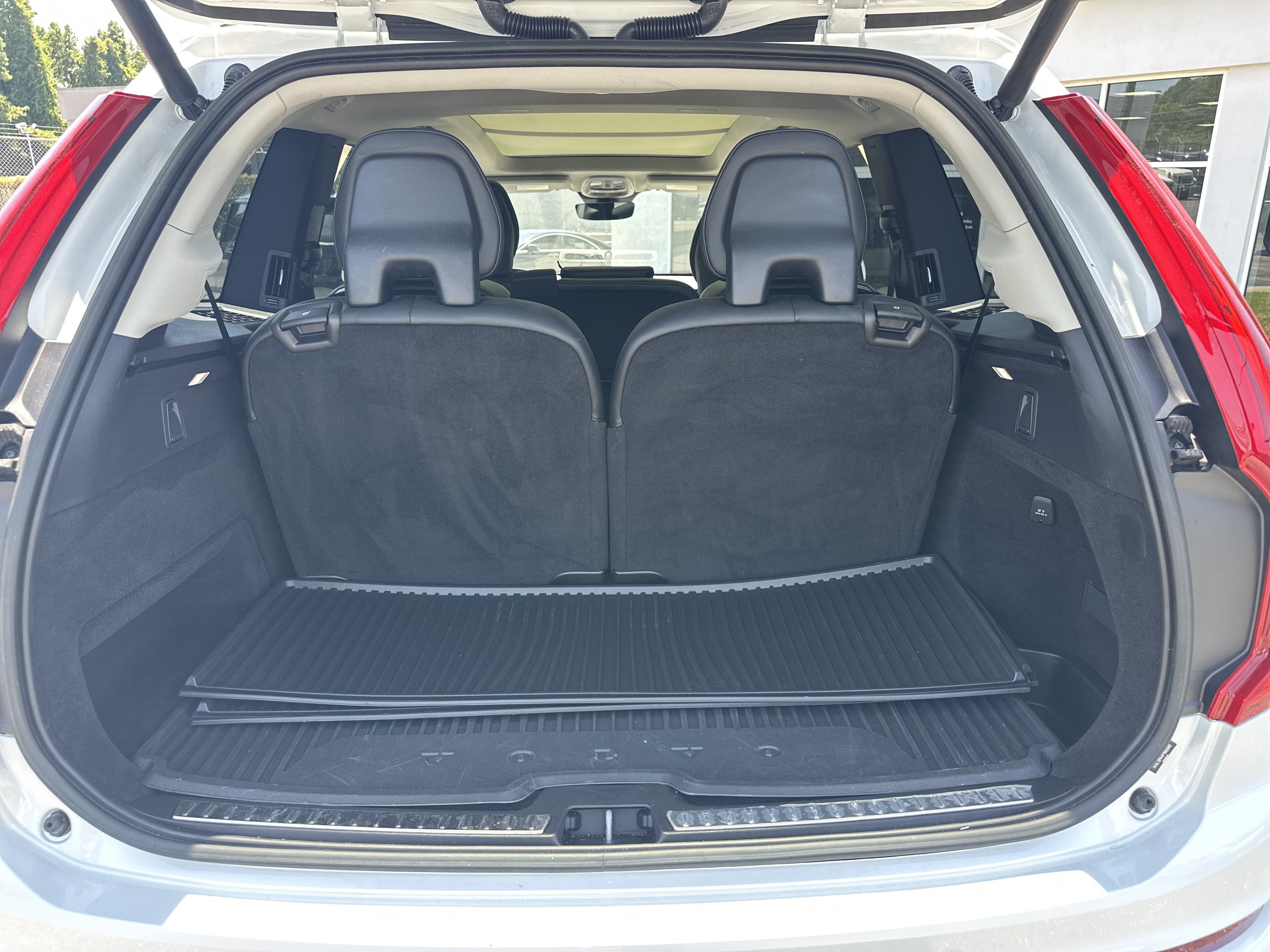 Used 2023 Volvo XC90 B5 Core w/ Protection Package AWD/4WD image 18